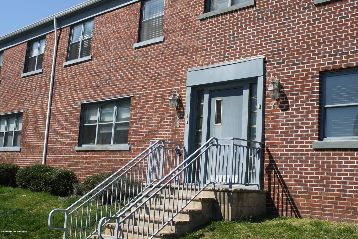 Primary Photo - 300 Deal Lake Dr