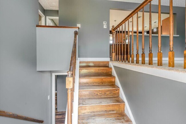 Building Photo - 411 Deerwood Dr
