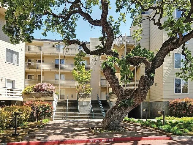 Building Photo - 929 E El Camino Real