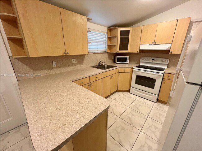 Foto del edificio - 1674 NE 174th St
