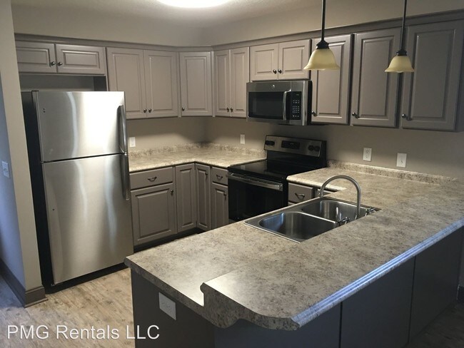 Building Photo - 3 br, 3 bath Room For Rent - 444 S College