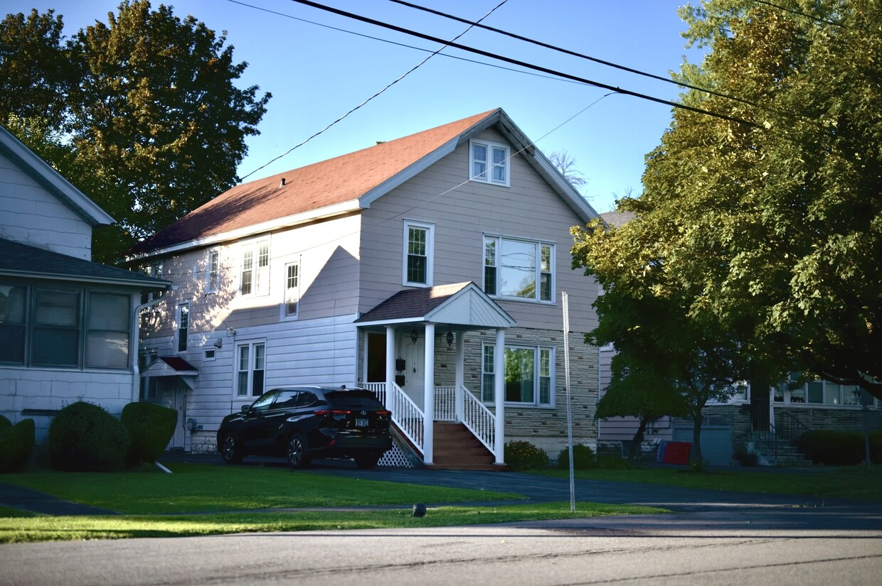 Front - 225 Wilmore Pl