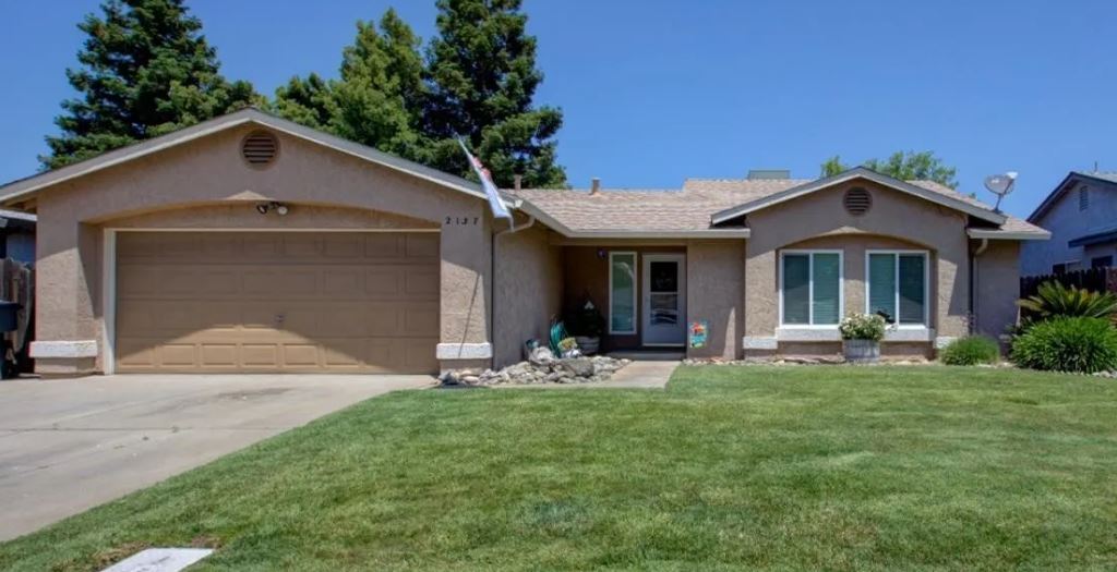 Primary Photo - 2137 Laredo Ln