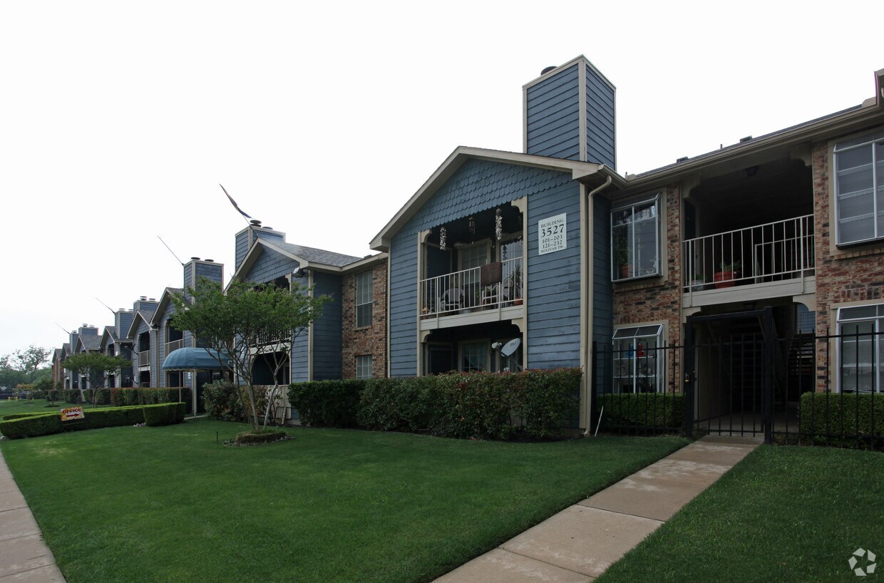 Morelia Apartments 3527 Bolivar Dr Dallas, TX