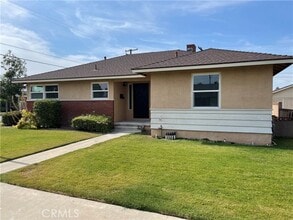 Building Photo - 1440 E Rose Ave