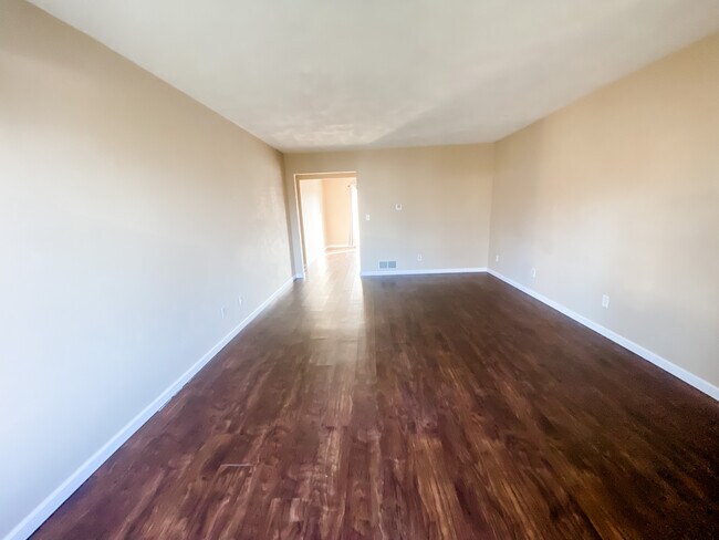 Foto del edificio - 601 Dixie Dr