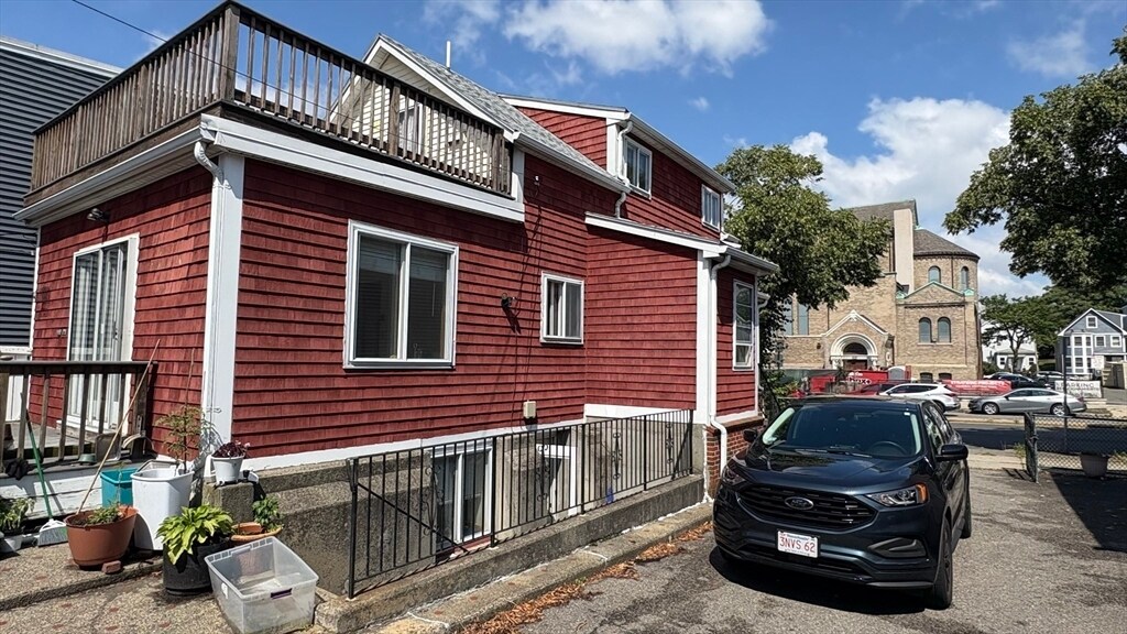 Foto principal - 579 Bennington St