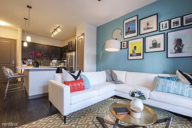 Foto del edificio - 9555 Spring Green Blvd