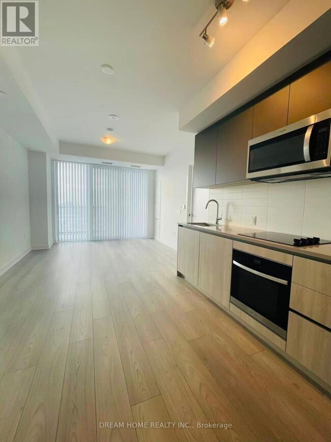 Photo du bâtiment - 5858 Yonge St