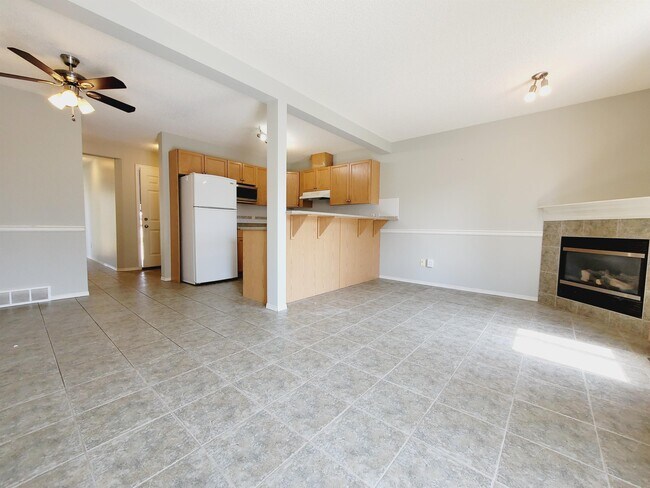 Photo du bâtiment - 16345-1655A 55a St NW