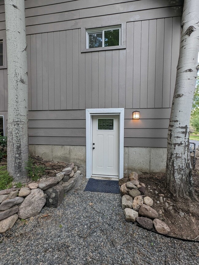 Building Photo - 855 Canyon Rd