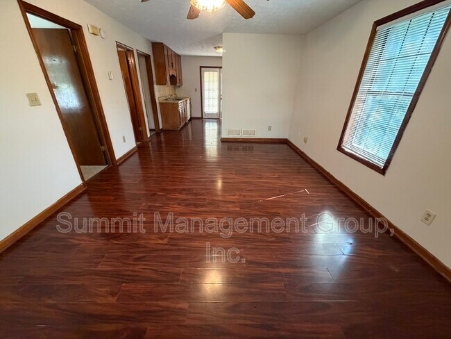 Foto del edificio - 988 Locust Dr NE