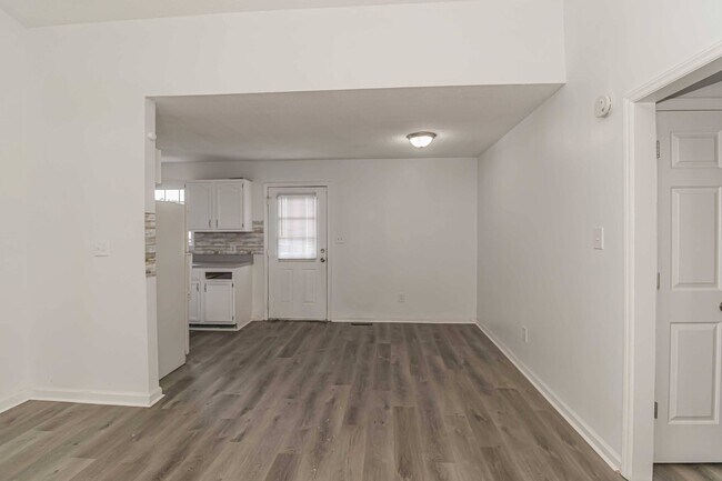 Building Photo - *Cute 3 BR 2 BA Home in Goldsboro* Minutes from SJAFB