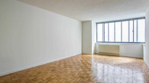 Building Photo - 505 W 45th St
