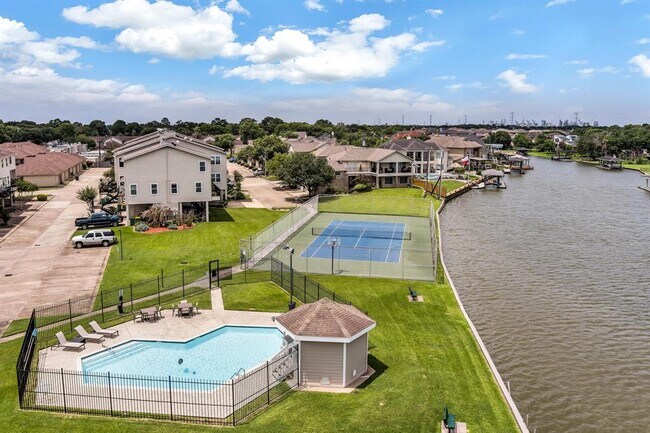 Building Photo - 2034 Glencove Dr