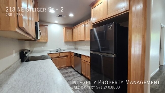 Building Photo - 218 NE Steiger St