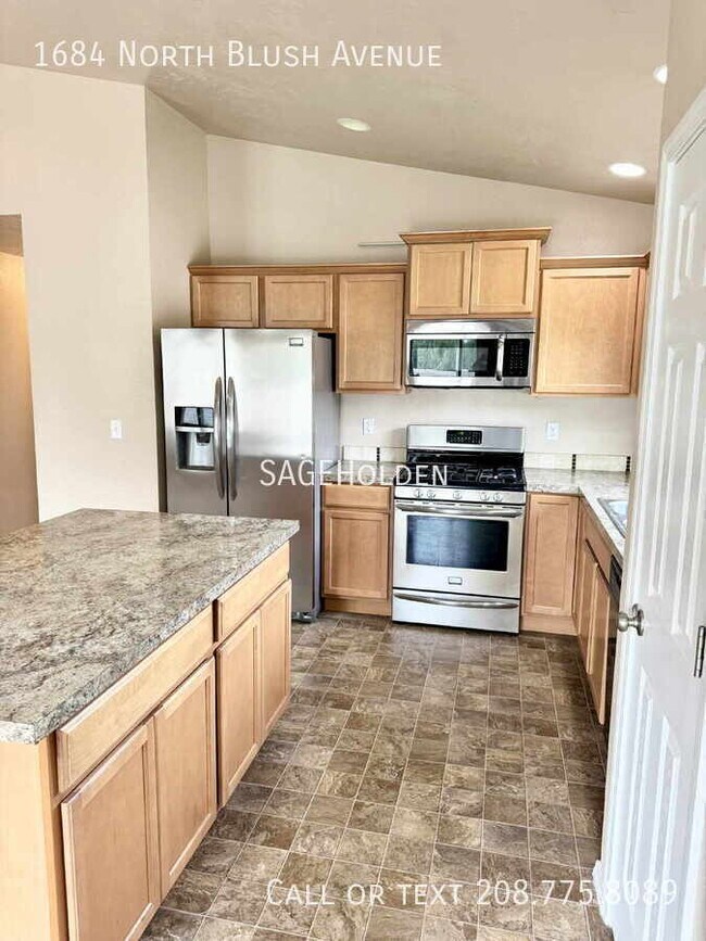 Building Photo - 1684 N Blush Ave