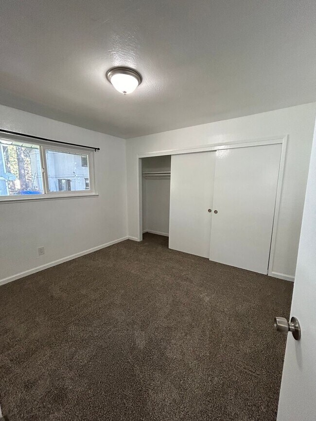 Building Photo - 3685 Tamarack Ave