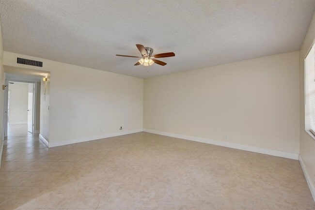 Building Photo - 127 Burgundy B