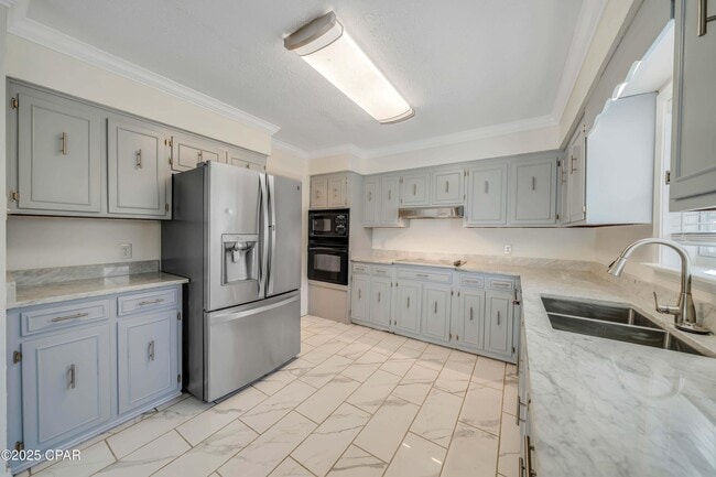 Building Photo - 205 Sunset Ln