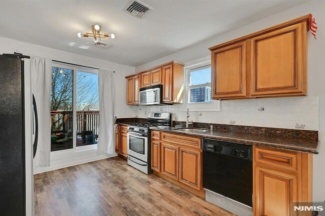 Building Photo - 30 Columbia Terrace