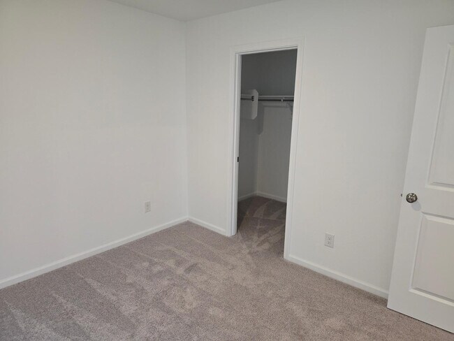 Foto del edificio - 737 Dylan Ct