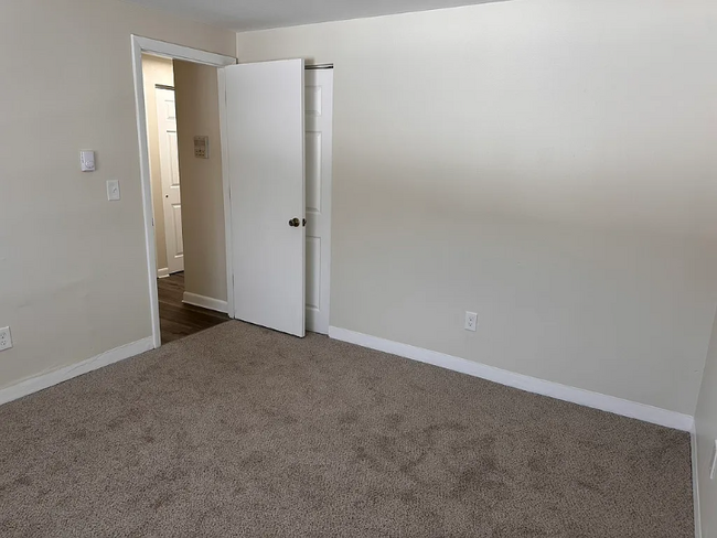 Building Photo - 50 Simard Dr