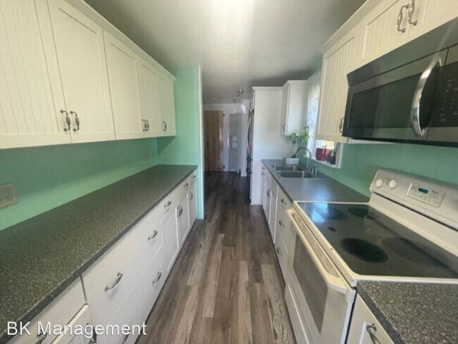 Foto del edificio - 5 br, 2 bath House - 7554 S. 1050 E.