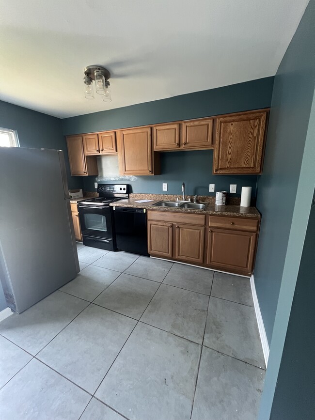 Building Photo - 4630 Greenwood Dr