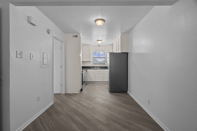 Foto del edificio - 320 E 4th St