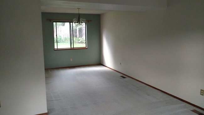 Dining room - 6220 Pemberton Way