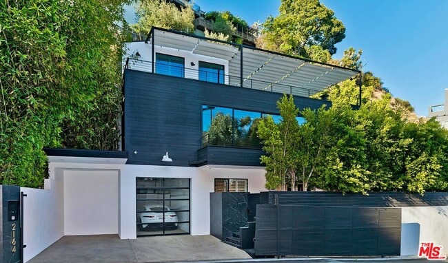 Building Photo - 2164 Sunset Plaza Dr