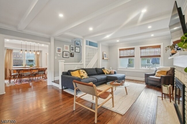 Building Photo - 6 Girard Pl