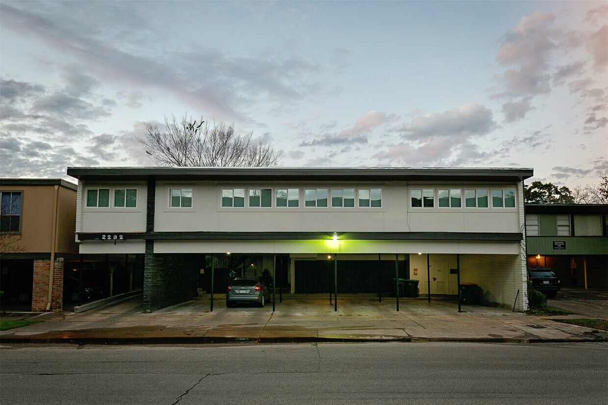 Primary Photo - 2232 Bellefontaine St