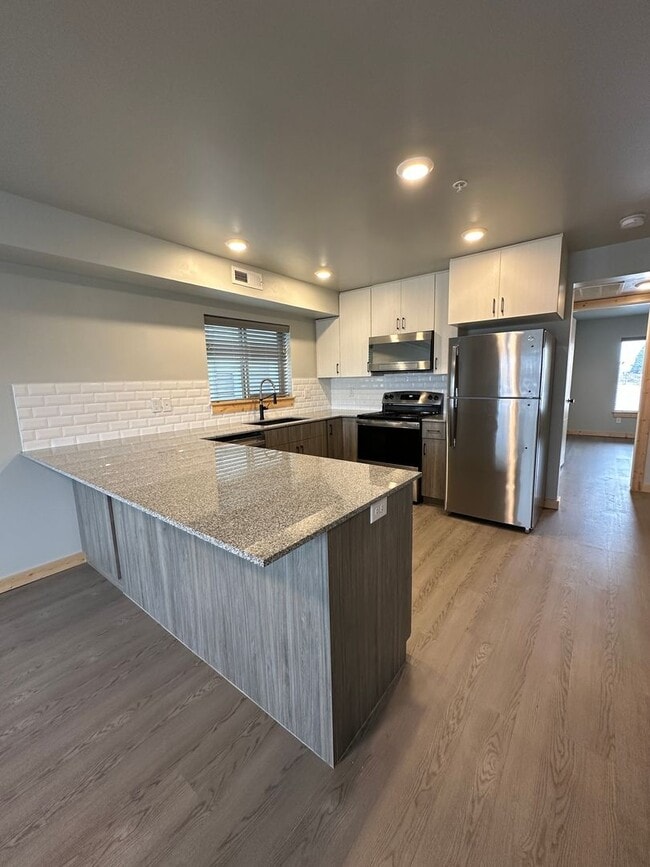 Building Photo - 2 Bed, 1 Bath at Teton River Flats! $200 OFF FIRST MONTH'S RENT!!!