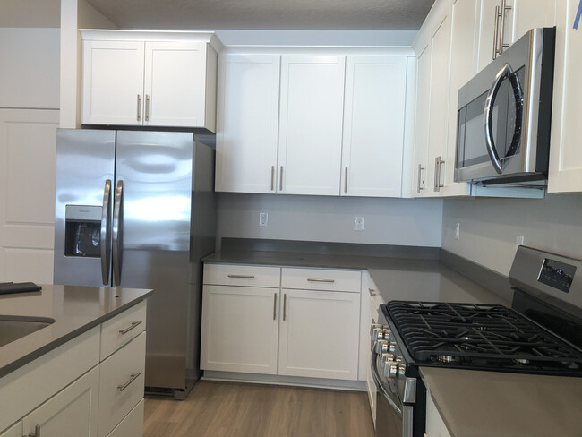 Kitchen - 2134 N Chianti St