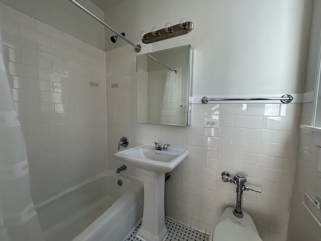 Foto del edificio - 4526 N Sheridan Rd