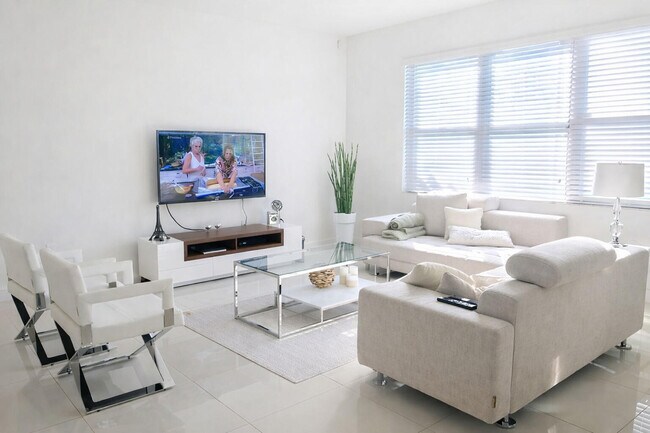 Building Photo - 19105 NE 8th Ct