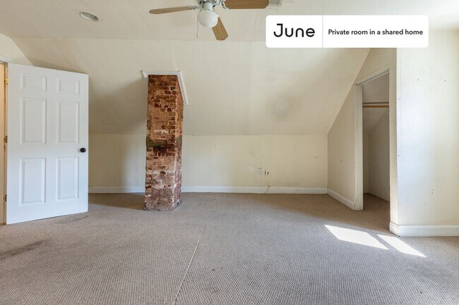 Building Photo - Private bedroom in 6 bed/2 bath Home