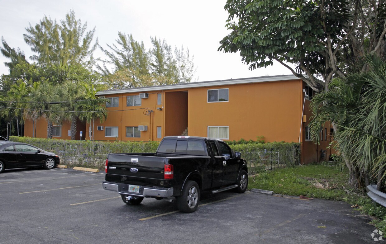 Foto del edificio - 7901-7907 SW 64th Ave