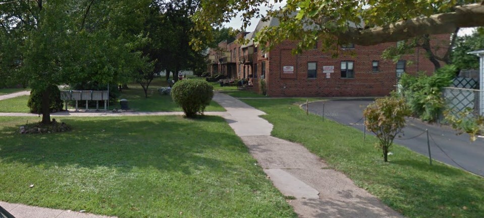 Primary Photo - 1290 Richmond Ave