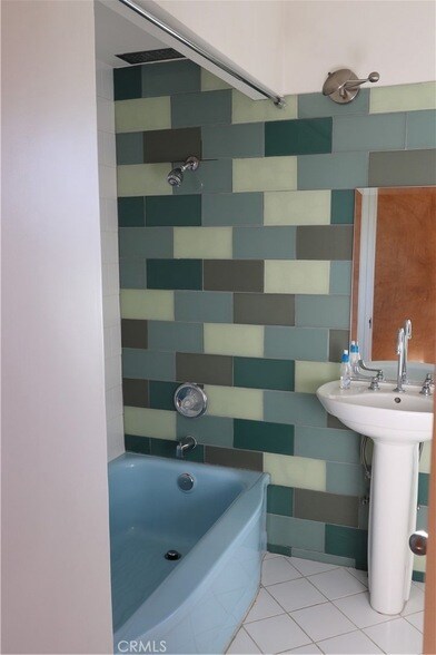 Building Photo - 703 Luton Dr