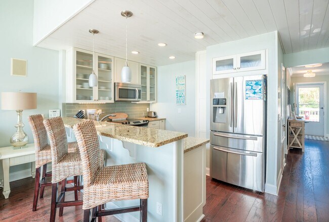 Building Photo - Fully Furnished Oceanfront until May 8!