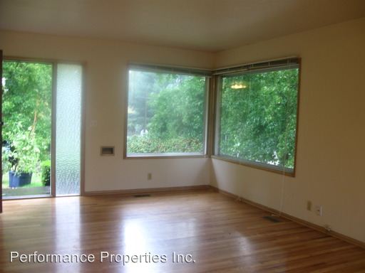 Building Photo - 826 SE Rhone St