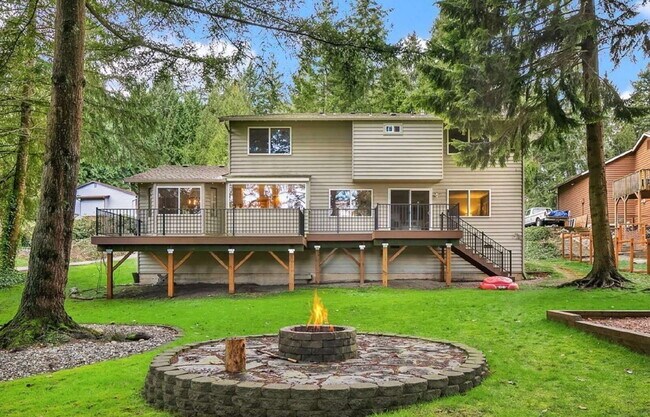Foto del edificio - Charming Lynnwood/Bothell area Home For Rent with large 1/2 acre lot Available Now!