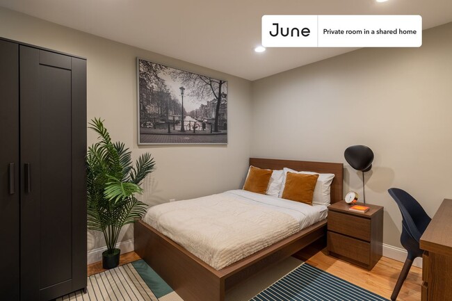 Foto del edificio - Private bedroom in 4 bed/1 bath Home
