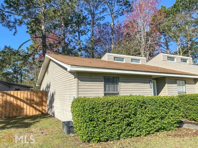 Building Photo - 108 Admiral's Walk Dr