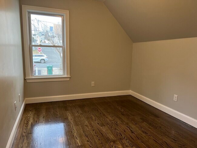 Building Photo - 50 Tudor St
