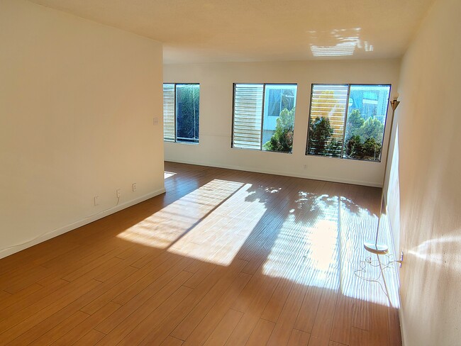 Building Photo - 7920 Selma Ave