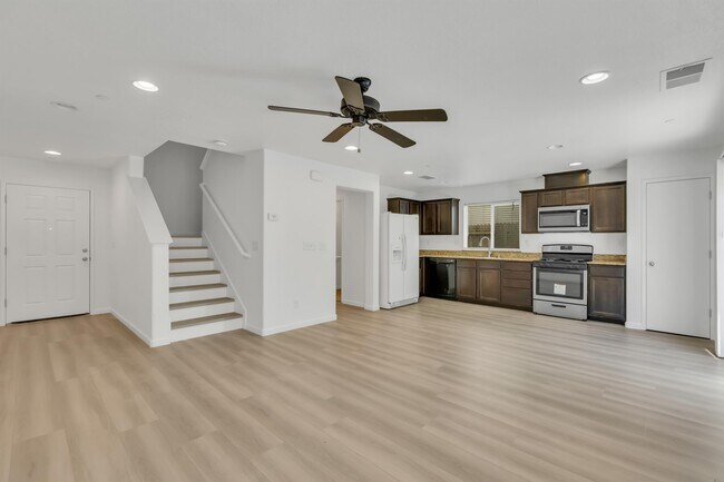 Building Photo - 8922 Great Rock Cir